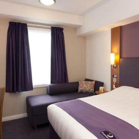 Premier Inn London Ройслип Екстериор снимка