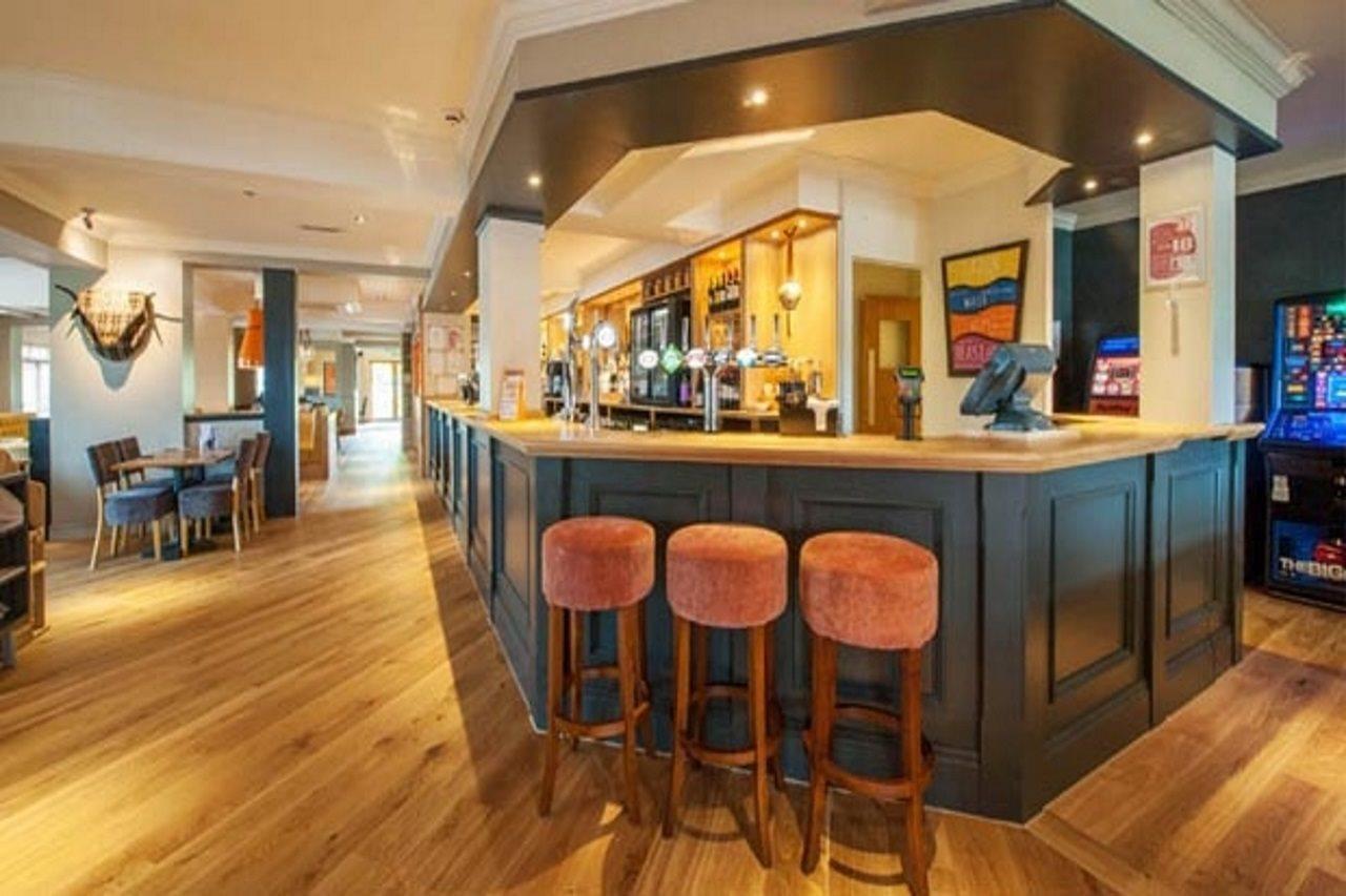 Premier Inn London Ройслип Екстериор снимка