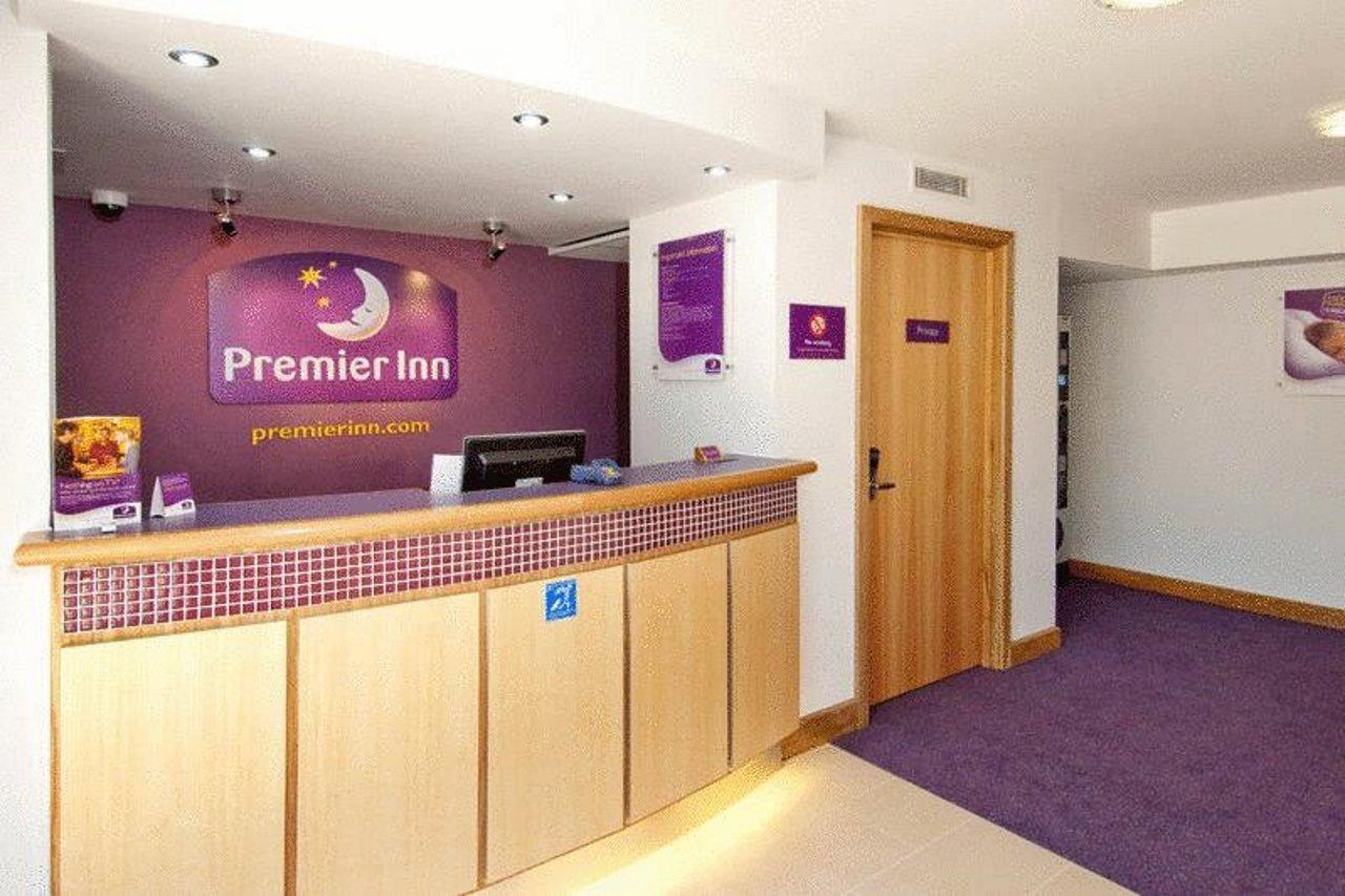 Premier Inn London Ройслип Екстериор снимка