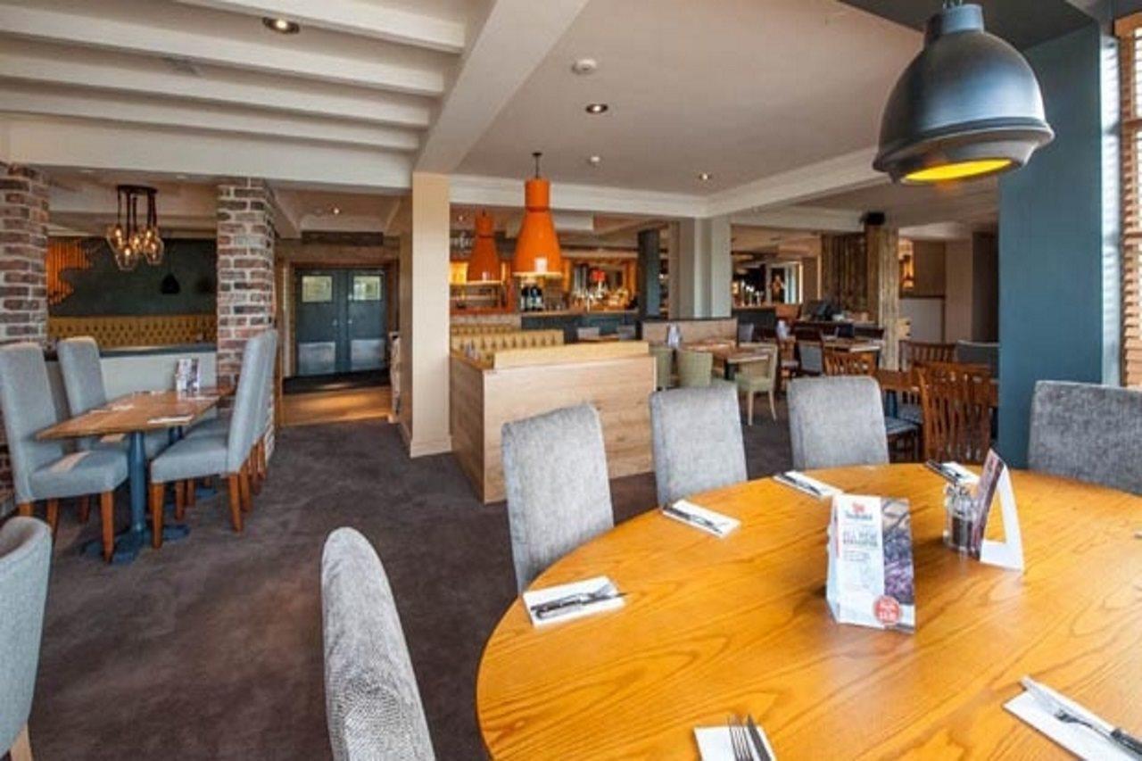 Premier Inn London Ройслип Екстериор снимка