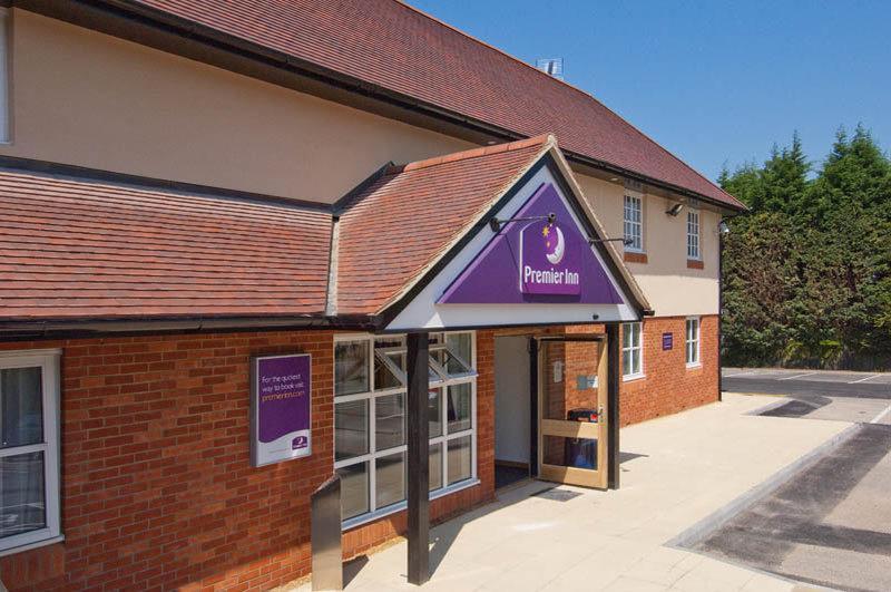 Premier Inn London Ройслип Екстериор снимка