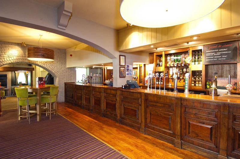 Premier Inn London Ройслип Екстериор снимка