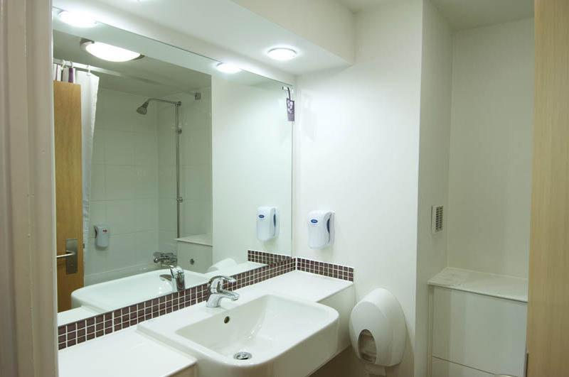 Premier Inn London Ройслип Екстериор снимка